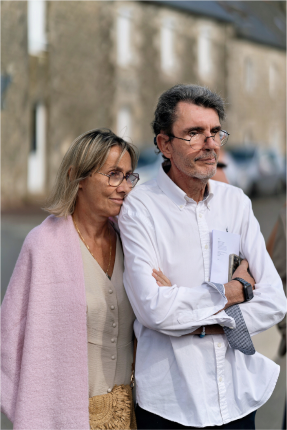 Sur le parvis